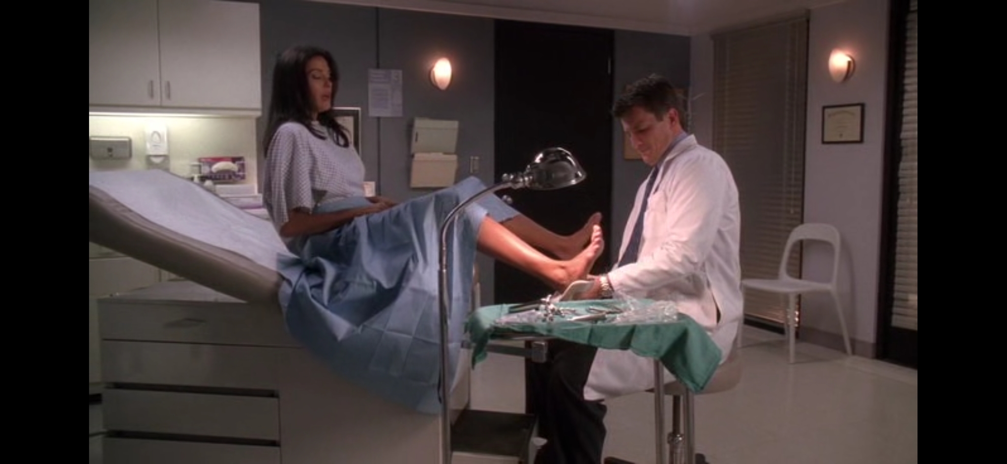 Медсестра решила пописать в кабинете гинеколога