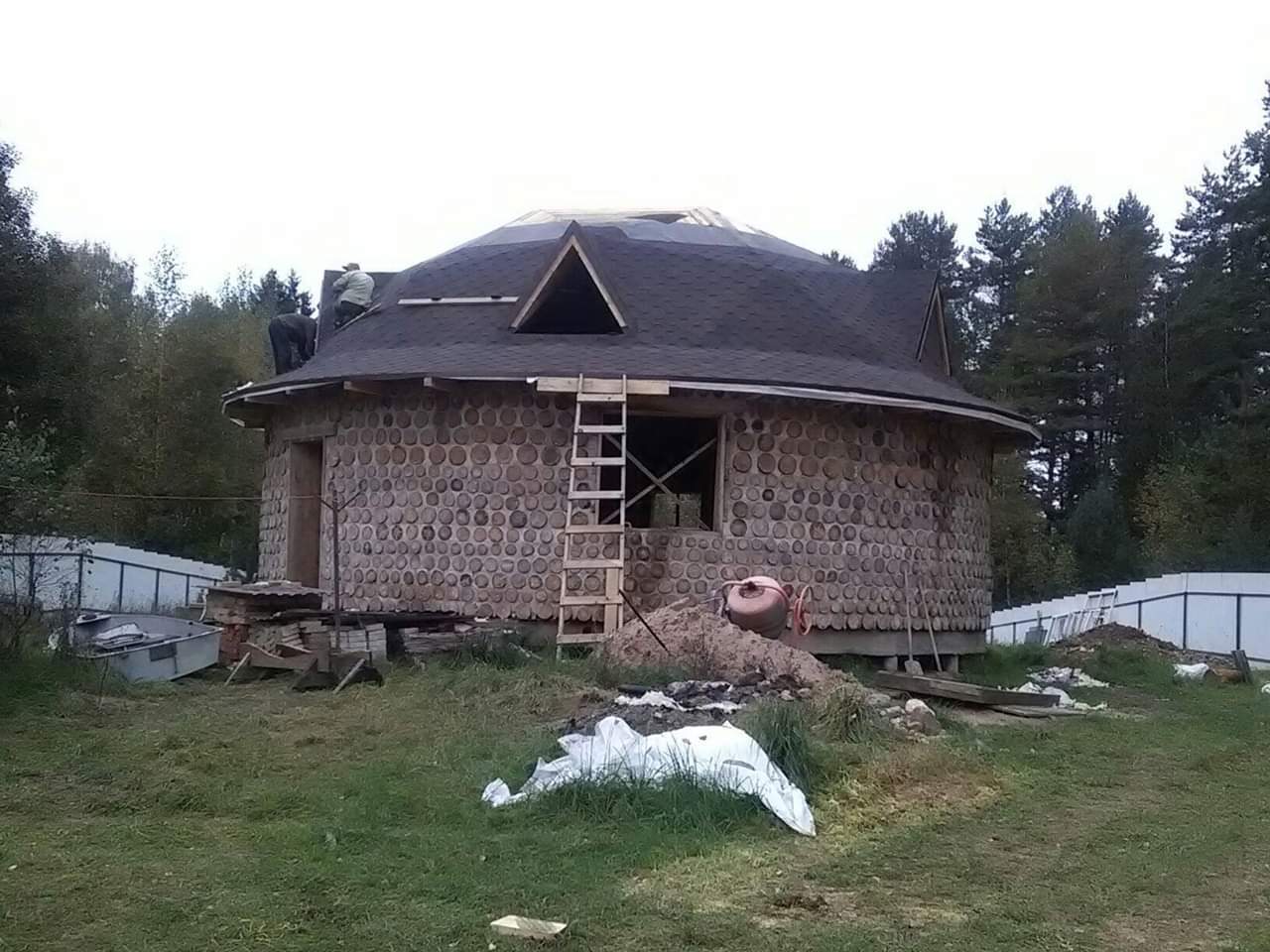 Построили тёплый дом из обычных дров | Пикабу