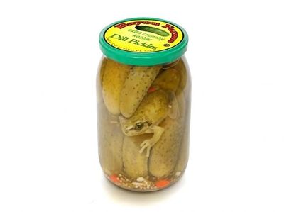 baba-pihaet-sebe-dva-ogurtsa-seks-na-pozdnih