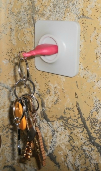 1599952695142082263 для чего брелок на ключи