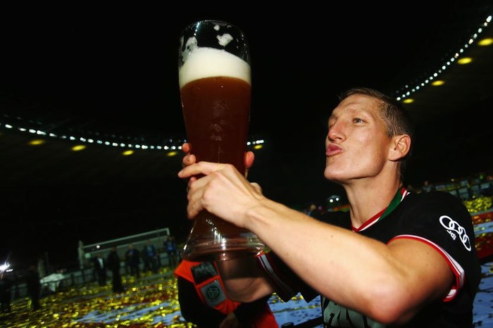 Schweinsteiger offered to move to a German club for 20 beers - Football, Beer