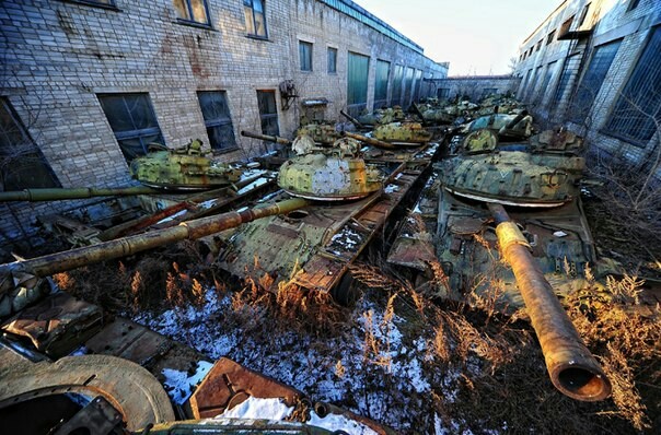 In the backyard - Tanks, Abandoned