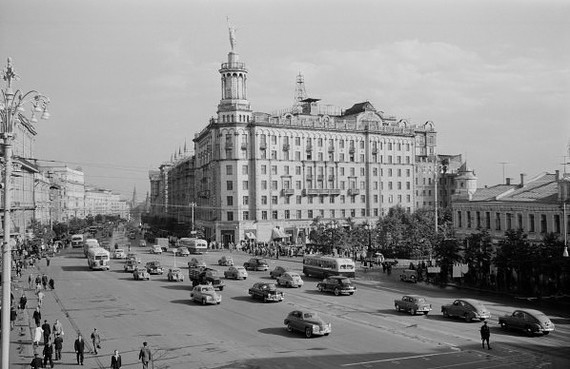 At the house under the skirt on Tverskaya they want to restore the statue of a ballerina - Moscow, Old Moscow, Tverskaya, Tverskaya Street, Soviet architecture