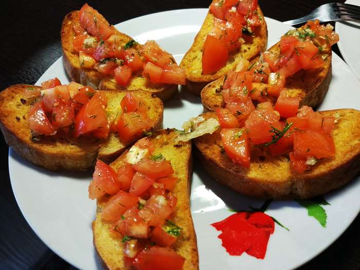 Bruschetta with tomatoes - My, Food, Recipe, Photorecept, Bruschetta, Italian food, Tralex Recipes, Longpost