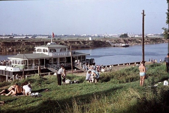 Кунцево: вид от пристани в направлении на север. Видна деревня Терехово. Фото 1967 года
