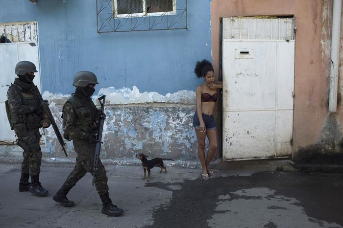 Brazilian military tidies up the favelas of Rio de Janeiro - Brazil, Rio de Janeiro, Carnival, Slum, Raid, Favelas, Crime, Military, Longpost