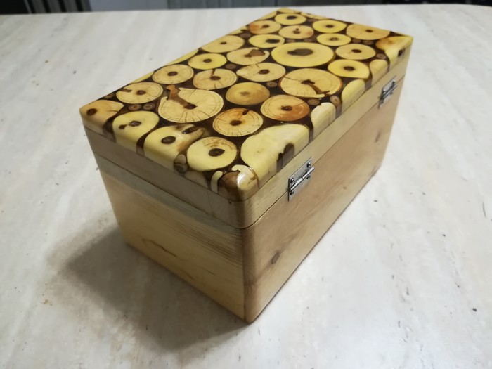 Casket made of apricot and walnut saw cuts. Body made of solid pine. - Casket, With your own hands, Tree, Longpost
