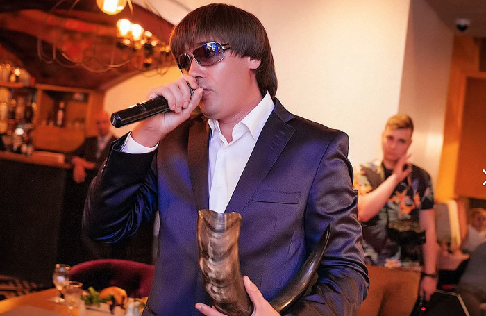 Ведущий "позорной лотереи" объяснил, почему победитель назвал его по имени