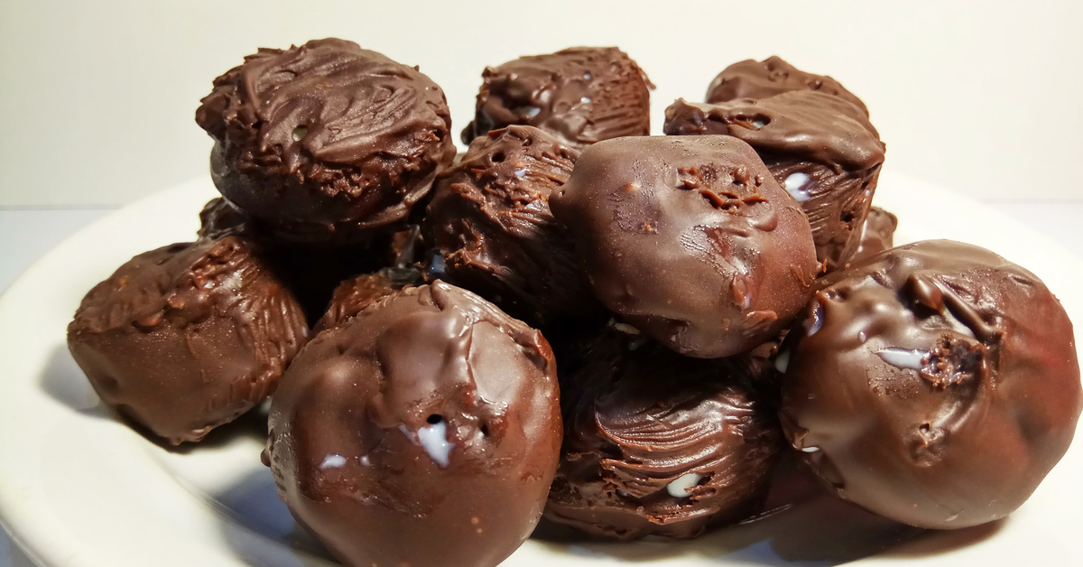 десерт банан в шоколаде. банановые конфеты в шоколаде. шоколадные конфеты банан. банановые шоколадные конфеты.