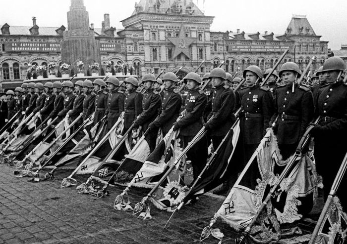 A resident of Arkhangelsk was fined for publishing a photo from the 1945 Victory Parade - In contact with, The Second World War, Arkhangelsk, Victory, The photo, Swastika, Fine, Court