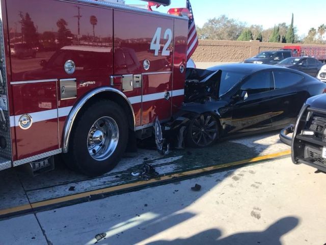 Tesla electric car moving on autopilot crashed into a fire truck - Tesla, Road accident, The photo