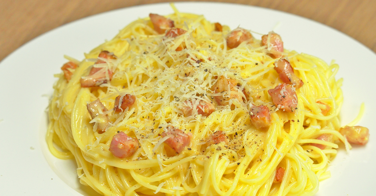 Спагетти в соусе в духовке. Паста карбонара. Итальянская паста карбонара. Итальянская кухня паста карбонара. Макароны для пасты карбонара.
