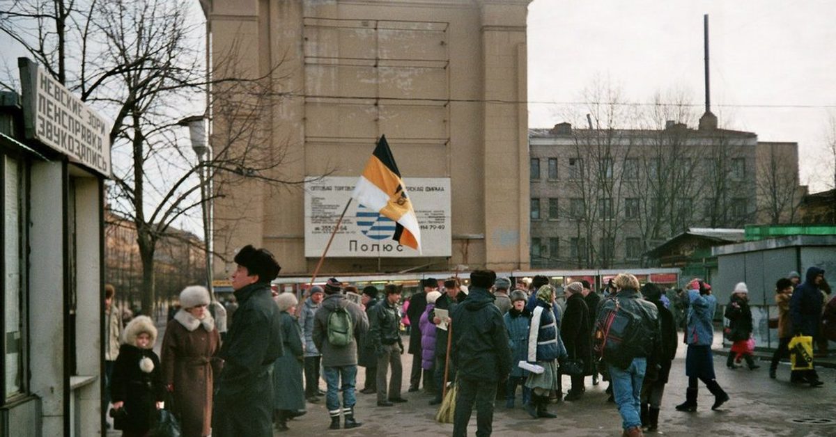 1992 год. Сенная площадь рынок 90е. Питер 1993 год. Метро Василеостровская 90-е. Питер 90-е Сенной.