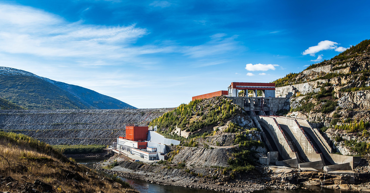 колыма у синегорья гэс. колымская гэс магаданская область. колыма у синегорья гэс. гэс на реке колыма. синегорье колымская гэс.