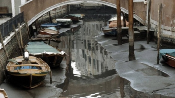 Cataclysm in Venice: the canals were left without water, all the boats were bogged down in dirty silt - Venice, Venice Carnival, , , Cataclysm, Longpost