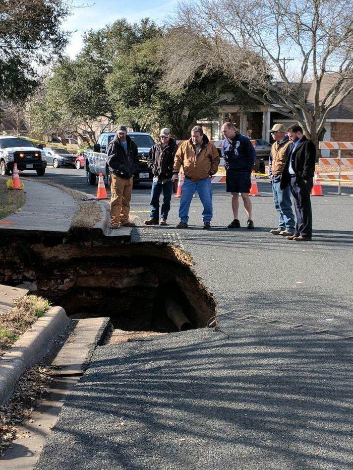 Road collapse in Texas reveals amazing natural cave - Longpost, Caves, Hole, Pit, Texas