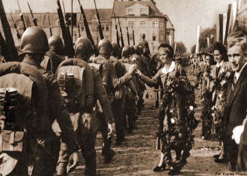 600 years have been waiting for you - Polish troops enter Czechoslovakia, 1938. - Interbellum, Poland, Czechoslovakia, Longpost