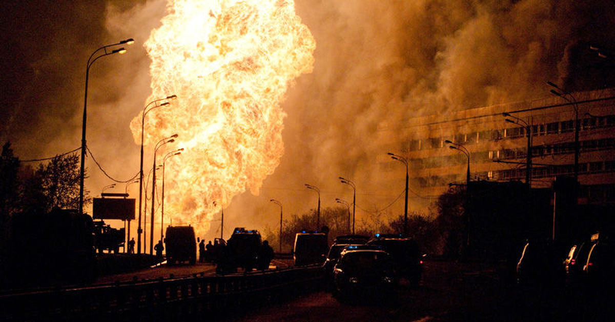 Взрыв час назад. Взрыв газопровода на Озерной улице в Москве. Взрыв газа на Озерной 2009. Взрыв газовой трубы на Озерной улице. Пожар на Озерной улице 2009.