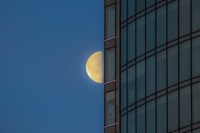half moon - My, Yekaterinburg, , moon, The photo