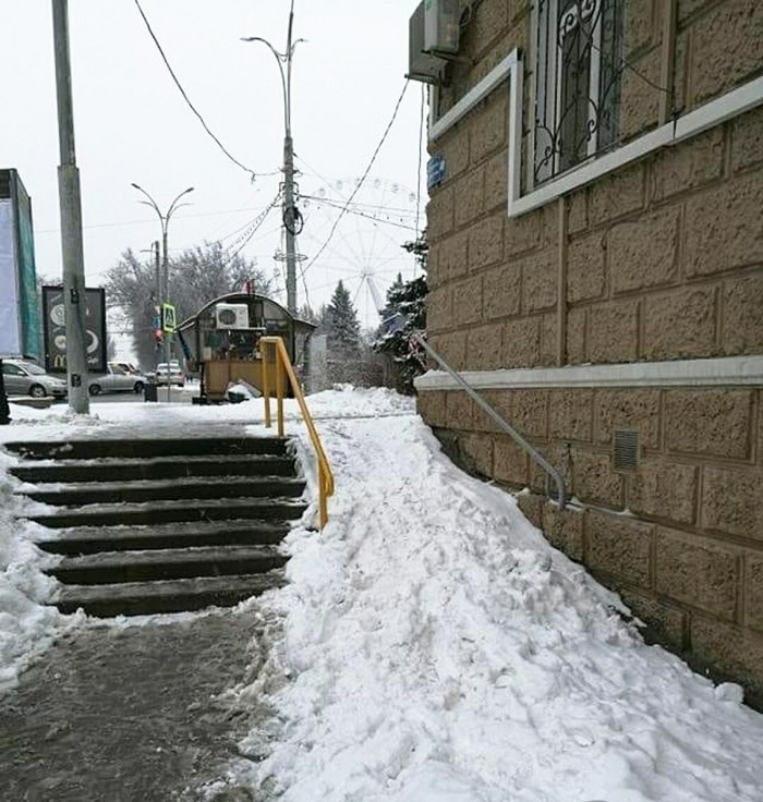 The problem of snowy sidewalks is solved!!! - My, Rostov-on-Don, Ramp, Help for people with disabilities, Sidewalk, Utility services, Longpost