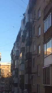 How ice is knocked off the roofs in Moscow - GIF, Ice, Roof, Car, Moscow