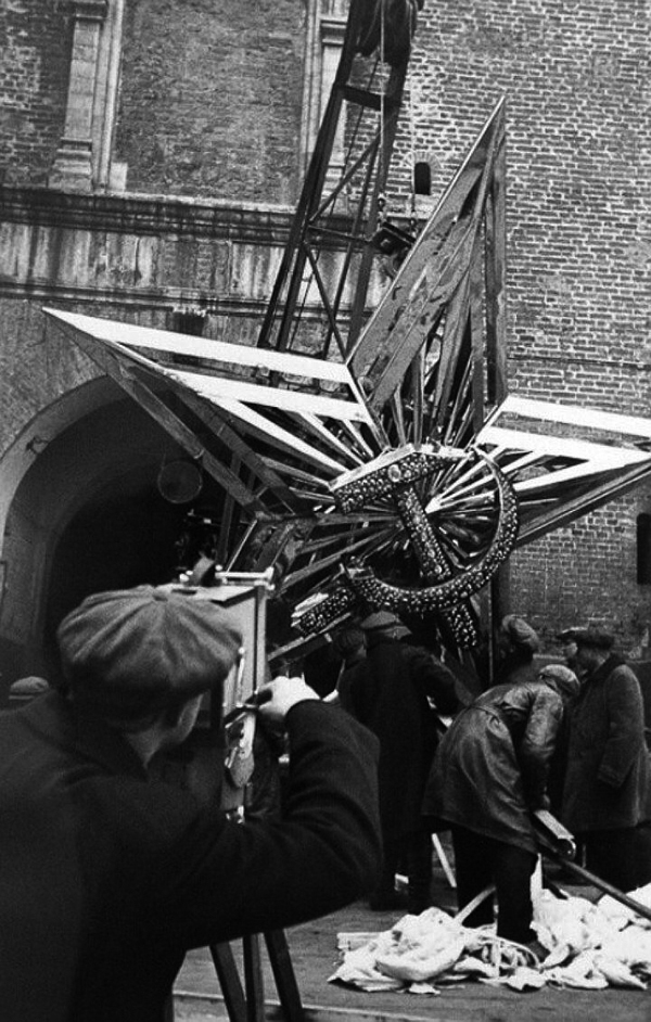 1935. Installation of the first stars on the Kremlin towers - Story, Kremlin, Stars, The photo, Star