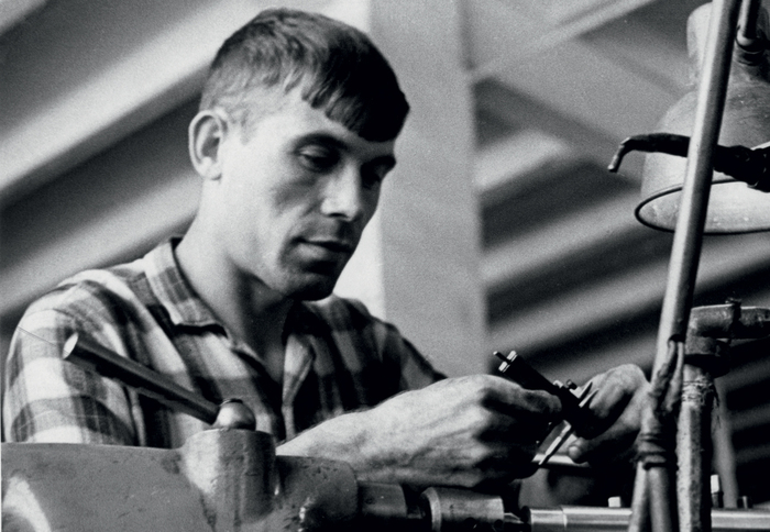 Фото с завода газового оборудования. Фотография, СССР, Колоризация, Рабочие, Слесарь, Токарь, Фрезеровщик, Завод, Длиннопост