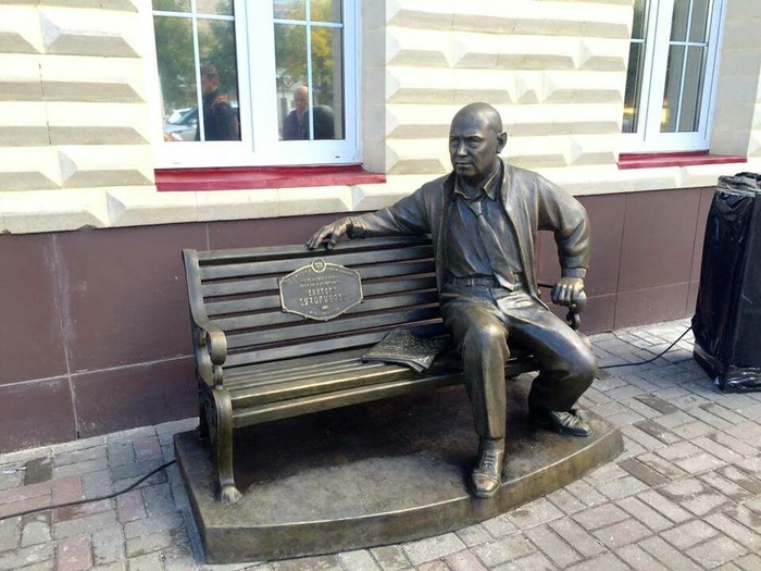 Viktor Sukhorukov in bronze - Orekhovo-Zuevo, Monument, Longpost, Viktor Sukhorukov