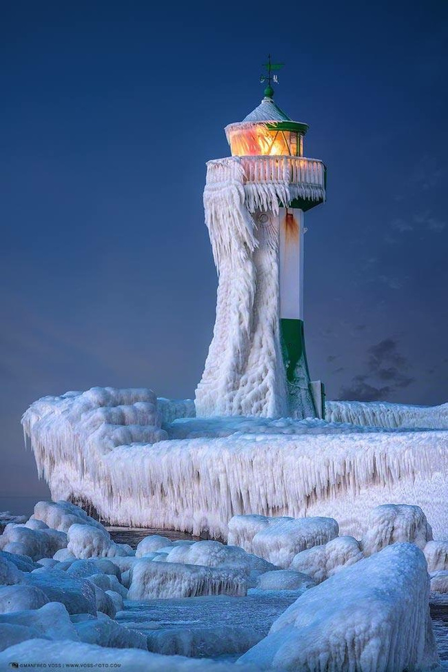 lighthouse in winter - Lighthouse, Winter, Icing, The photo