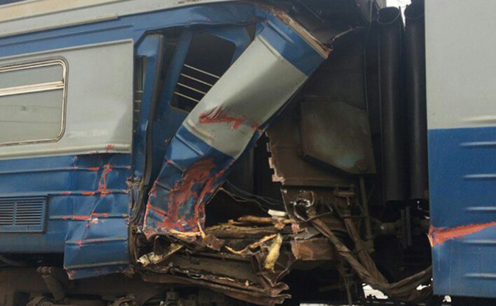 The excavator fell from the bridge onto the train in Moscow - Moscow, Train, Excavator, Crash, Road accident, Russian Railways, news, Video