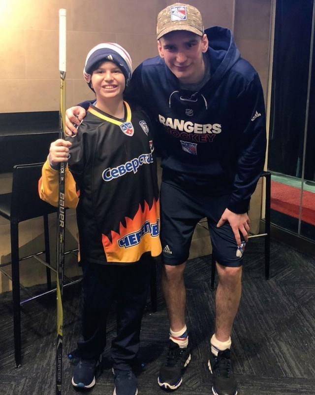 Pavel Buchnevich presented his stick to a young fan during the pre-match warm-up - Hockey, Pavel Buchnevich, Video, Longpost