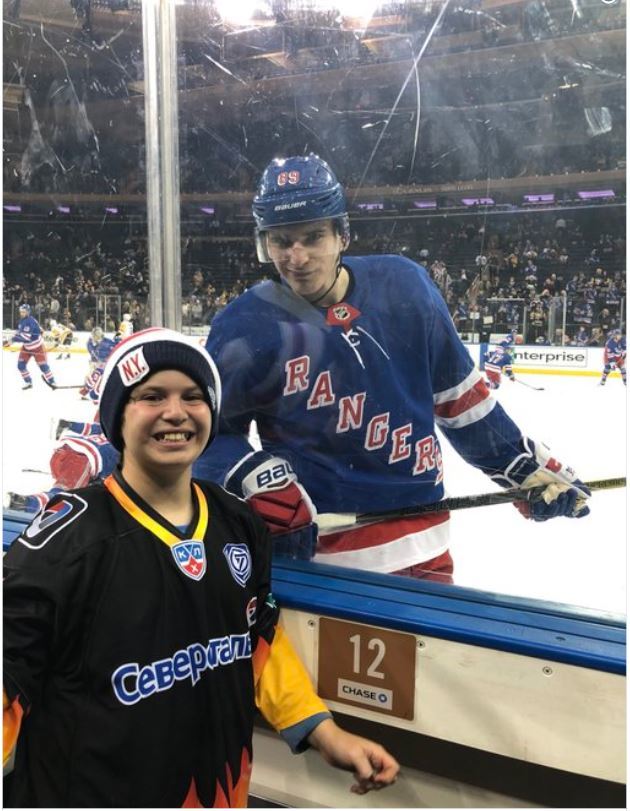 Pavel Buchnevich presented his stick to a young fan during the pre-match warm-up - Hockey, Pavel Buchnevich, Video, Longpost