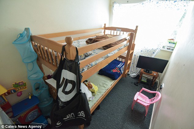 An unemployed migrant family with 8 children abandoned their home because there was no canteen =)) - Great Britain, Society, Immigrants, Lodging, Longpost