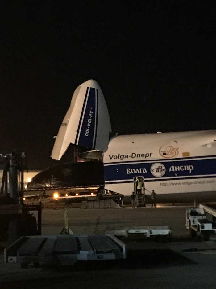 The Falcon 9 fairing is being transported by the Russian airline - An-124 Ruslan, Ruslan, Spacex, Falcon 9, Rocket, Airplane