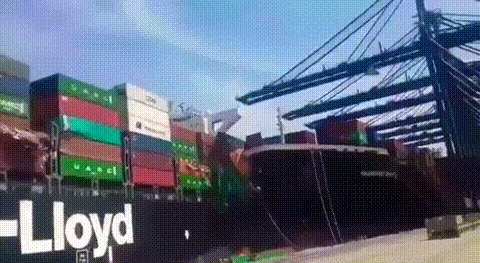 Пришвартовался