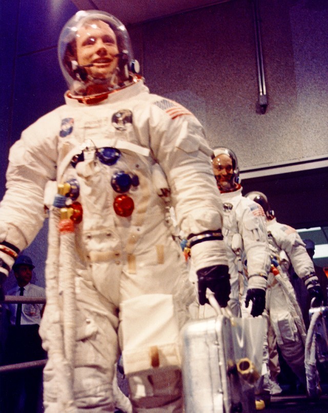 Moon scam: Miracle labels on spacesuits and other oddities - , , , Apollo 11, Longpost