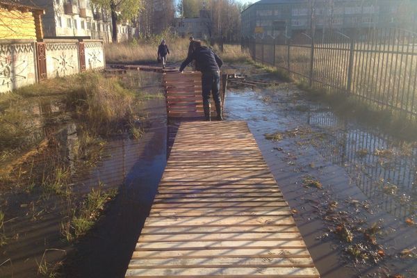 А что для тебя весна, папа? - Моё, Лужа, Поддоны, Поддон, Грязь, Разруха, Длиннопост