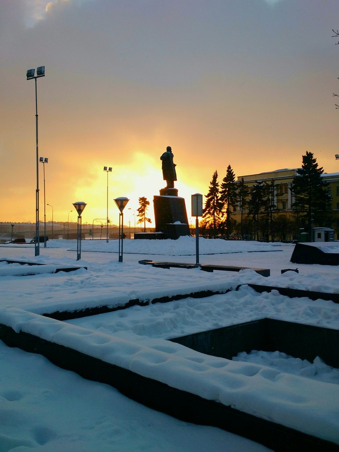 Red sunset - My, Lenin, Saint Petersburg, Finlyandsky Railway Station, Winter, Sunset, The photo