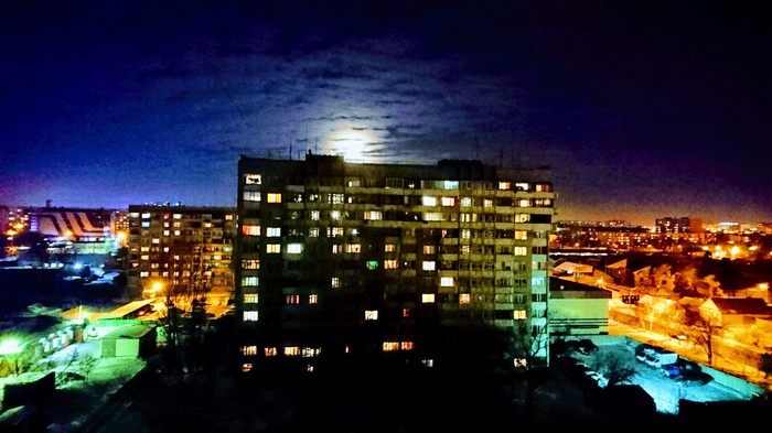 And the moon is lunatic... Pavlodar evening. - The horizon is littered, The photo, HDR, High-rise building, moon, Night, Evening, Pavlodar, My