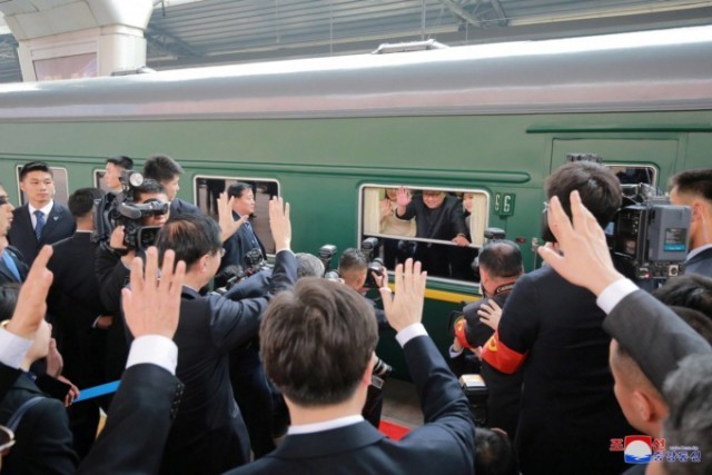 Wine, banquets and an armored train: Kim Jong-un's first foreign trip as North Korean leader - Politics, China, Longpost, North Korea