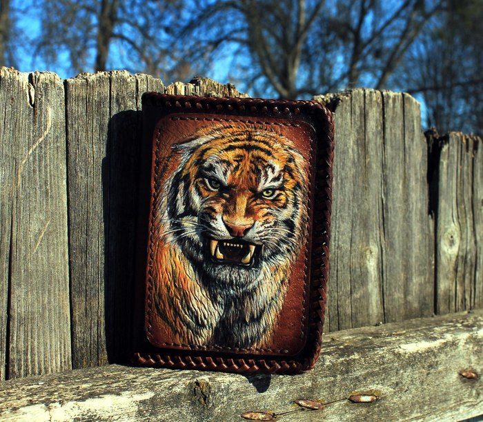 Another, very impressive, representative of the cat family, settled on a leather purse .. - My, Needlework without process, Tiger, Purse, Leather purse, Embossing on leather, Longpost