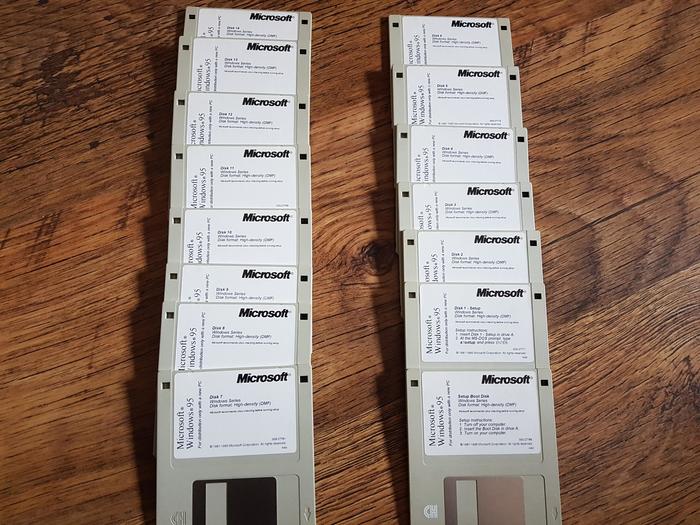 15 floppy disks for installing Windows 95 - Windows 95, Diskette, Reddit, The photo