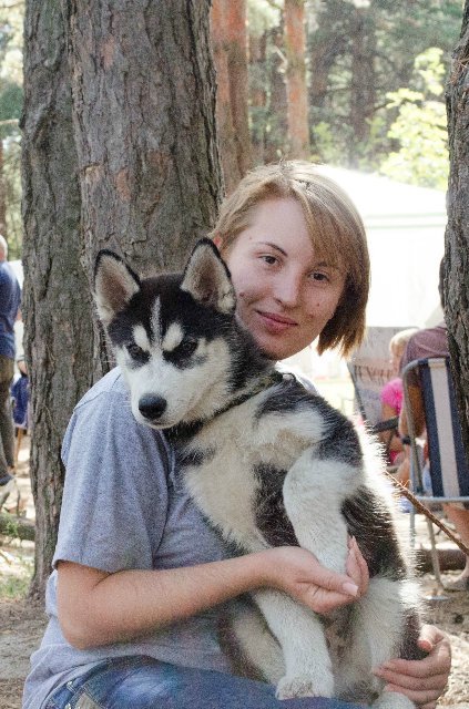 Мир быстро облетела фотография сирийского подростка, который 500 км добираясь до Греции, не оставил любимого щенка хаски.
 - Хаски, Люди, Собака, Друг, Человек, Длиннопост