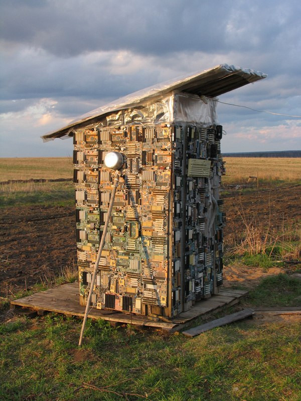 High tech - Toilet, Motherboard