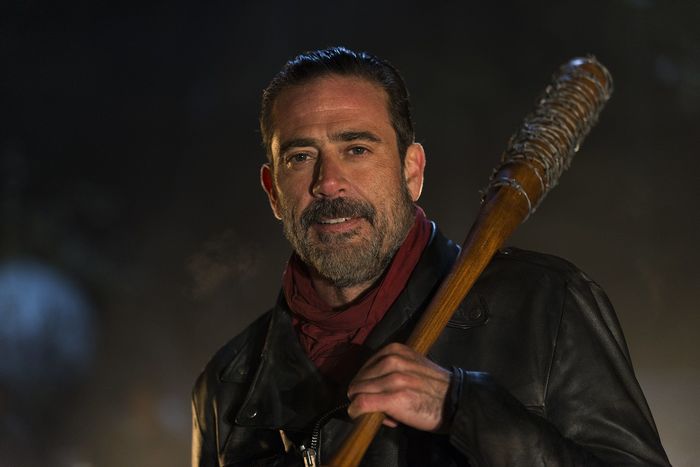 Jeffrey Dean Morgan Addresses Negan and The Walking Dead Haters - Jeffrey Dean Morgan, the walking Dead, AMC, Indecent gesture, Haters, Foreign serials, Negan, GIF