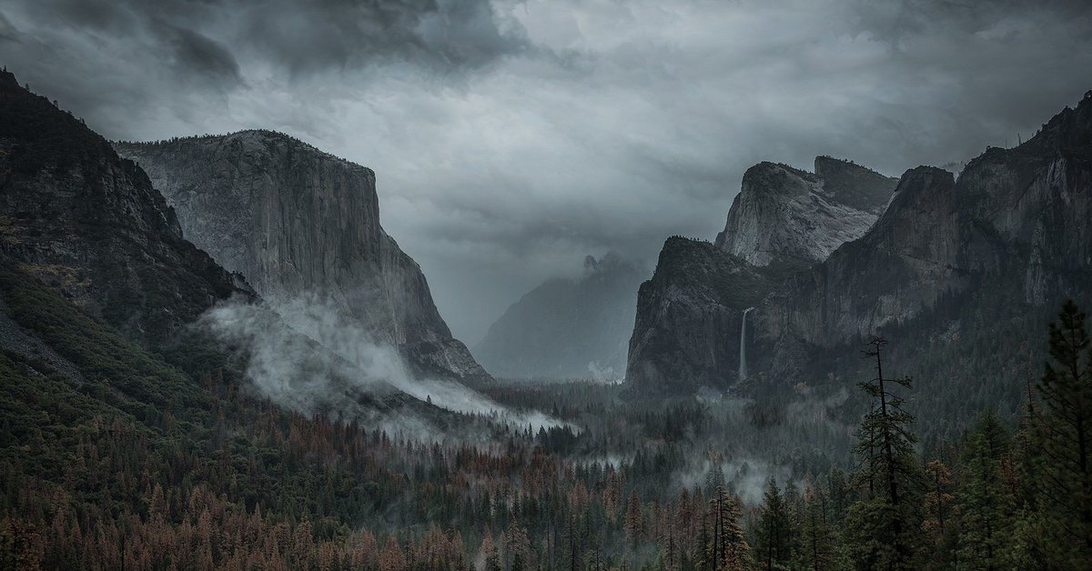Сумерки водопад. Мисти Маунтейнс. Мглистые горы Властелин колец. Мрачные горы. Лес горы туман.