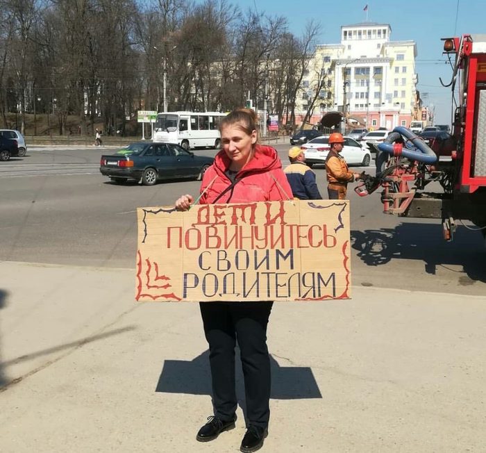 A resident of Smolensk went to a single picket on Victory Square. - Single picket, Smolensk, Yamma