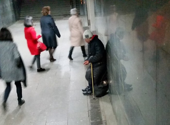 Beggar at Komsomolskaya metro station - My, Moscow, Bum, , Komsomolskaya, Garbage, Beggars, Longpost, No rating