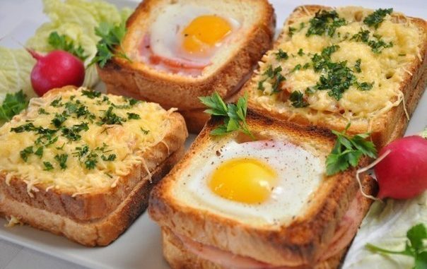 Горячий сэндвич на сковороде с яйцом на завтрак за 7 минут