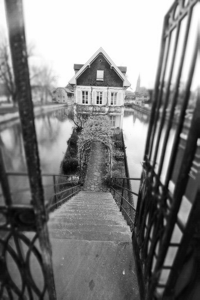 House in the middle of the river in Strasbourg - House, River, Longpost